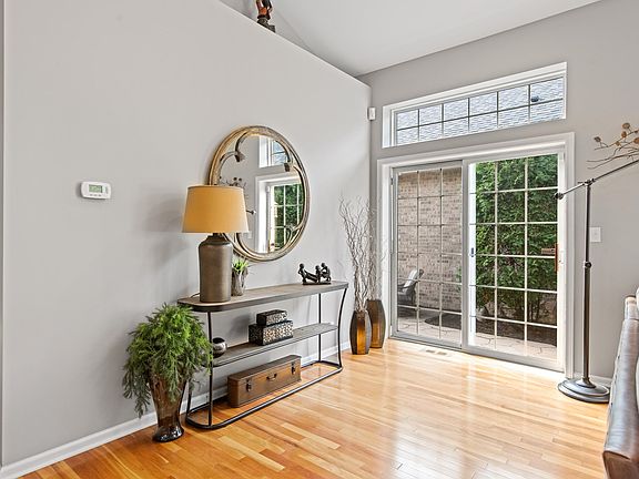 Dining/Living Room Combo w/Sliding Doors to Patio