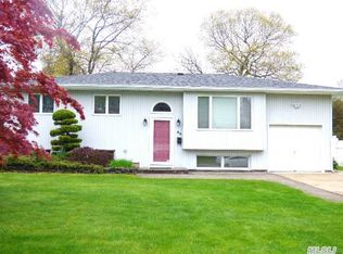 33 Seneca Dr, Commack, NY 11725