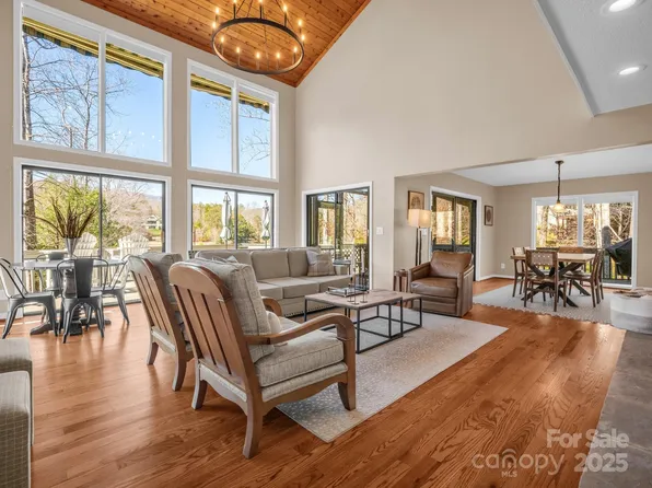 156 Sheepnose Dr, Lake Lure, NC 28746