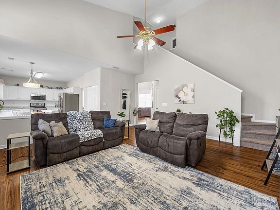 3rd image of 106 Grayhawk Way