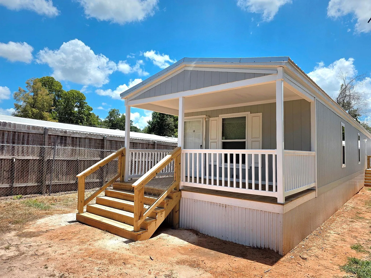 3 bed, 2.0 bath, 896 sqft, $1,250 — Photo 2