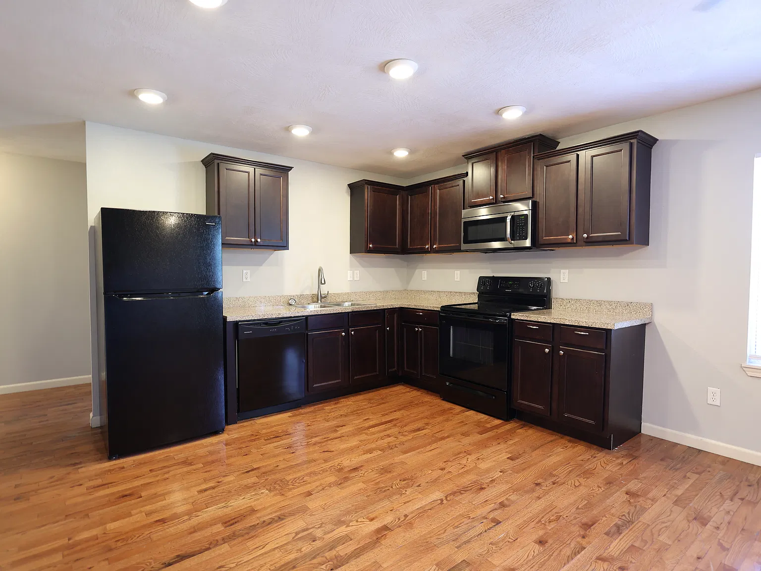 3 bed, 1500 sqft, $1,500 — Photo 4