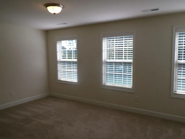 1419 Sawyer Ave — Photo 25