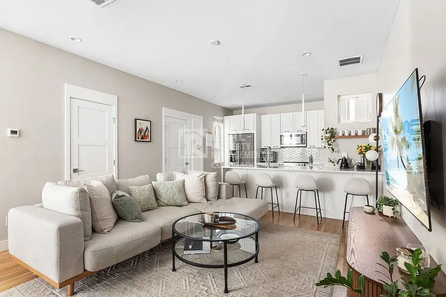 Contemporary Urban Living at 1262 Yates Street — Photo 4