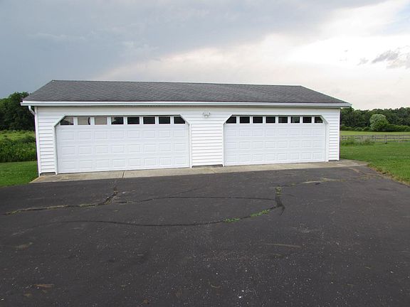 3rd image of 401 Township Road 190 E