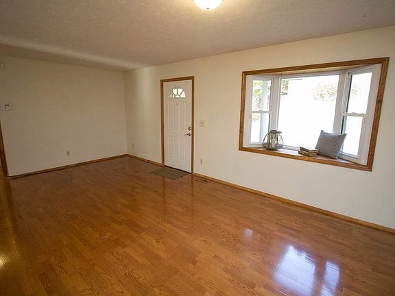 3rd image of 160 Arnold Ave