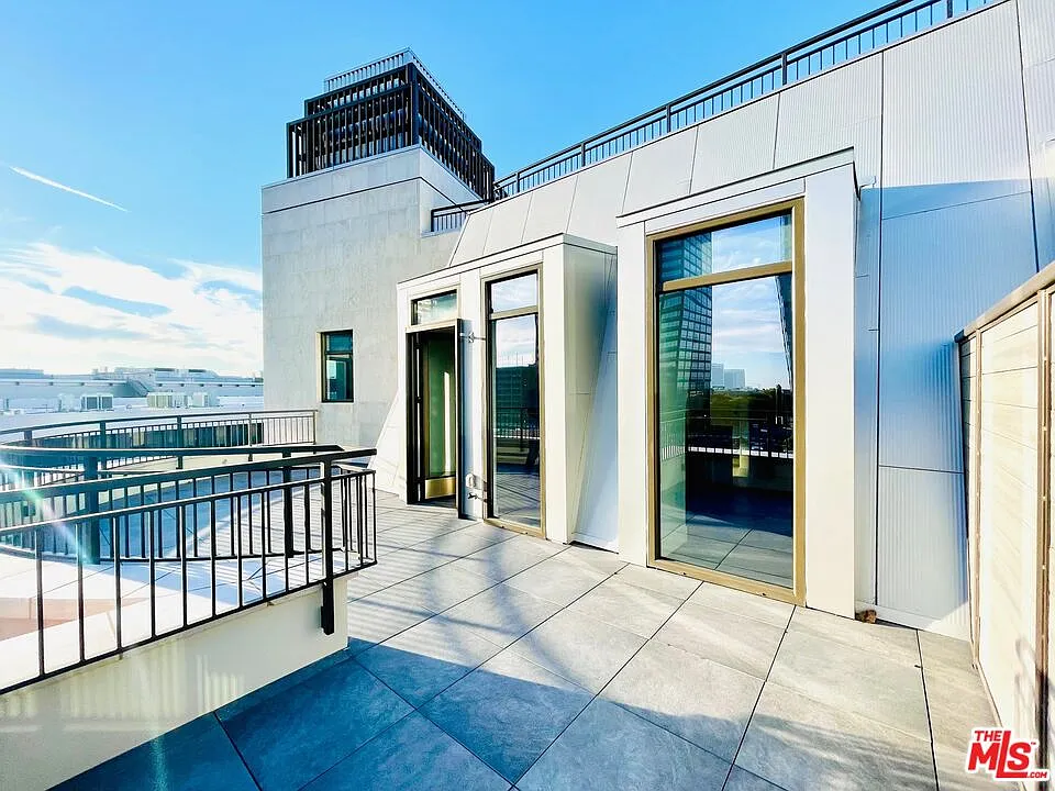 1 bed, 1.0 bath, 750 sqft, $4,295 — Photo 1