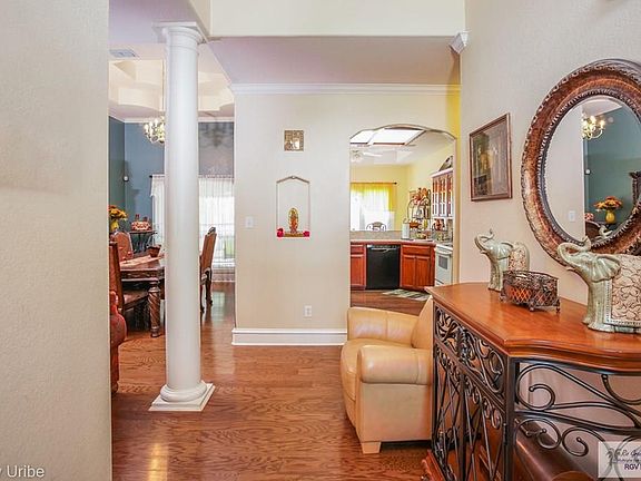 4th image of 718 Country Dr