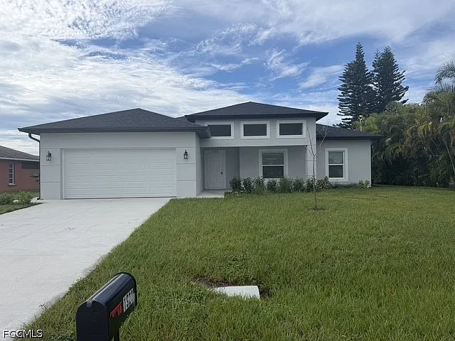 4 bed, 3.0 bath, 2800 sqft, $2,800 — Photo 1
