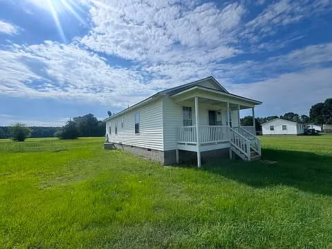 720 Thorne Rd — Photo 2