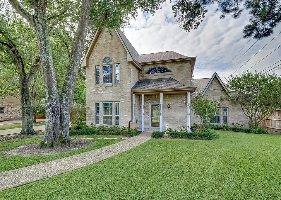 Beautiful home in Deerfield Village seeks new owner.