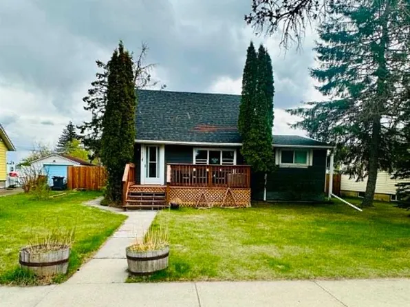 5413 W 57th St, Ponoka, AB T4J 1L6
