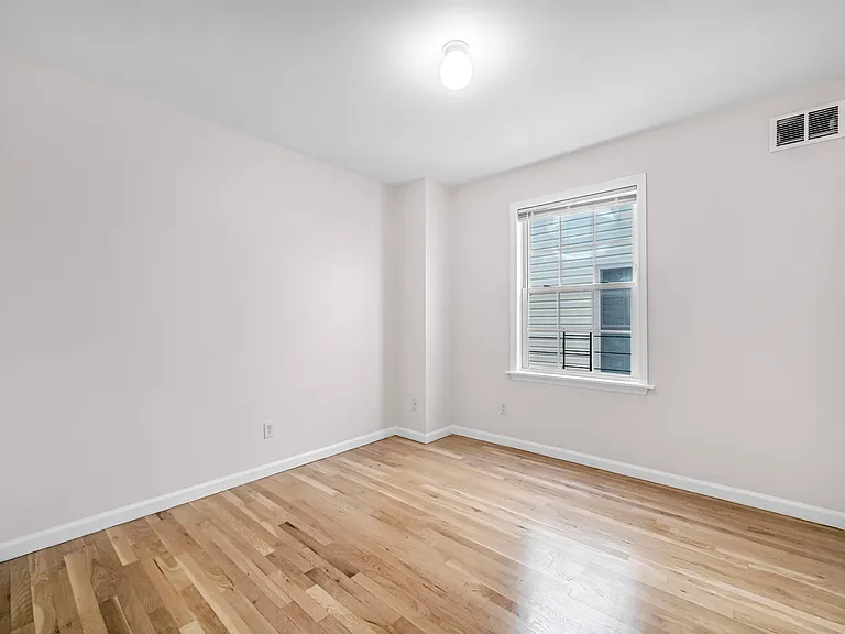 3 Montrose Ave #2 — Photo 5