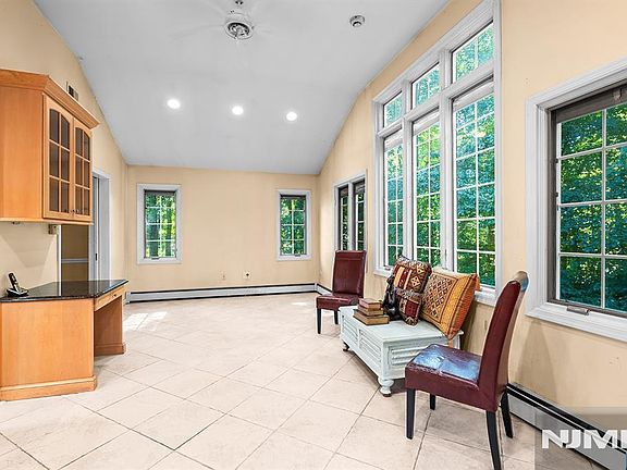 3rd image of 61 Charles Street