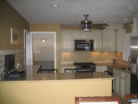4th image of 19-18 Prospect Ave