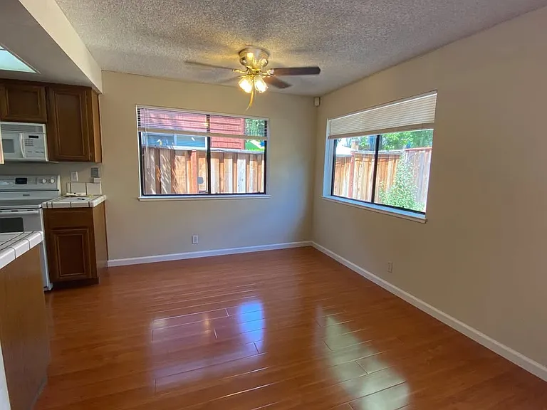 2560 Village Dr — Photo 3