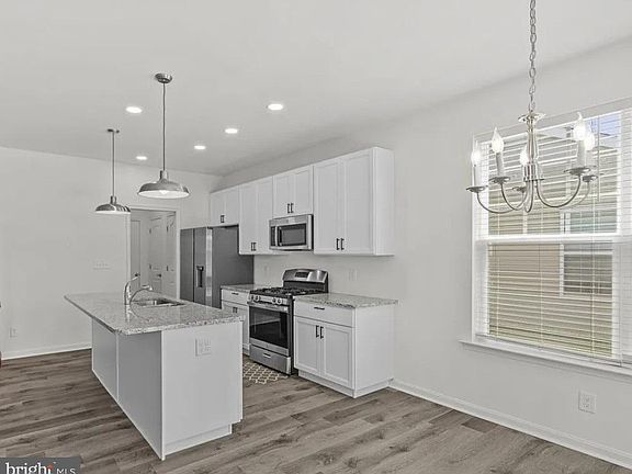 5th image of 1 Fairmont Ln