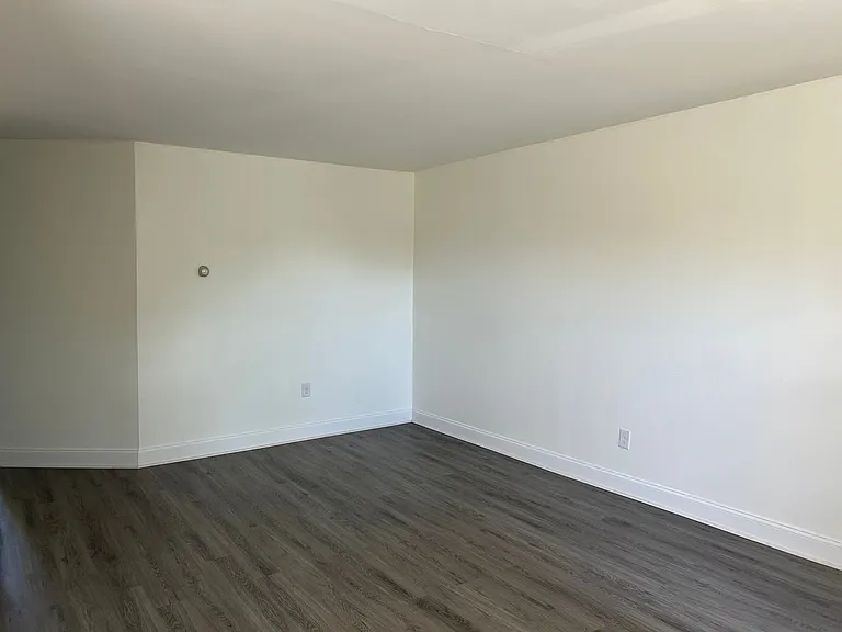 Parkside Manor Apartments — Photo 33