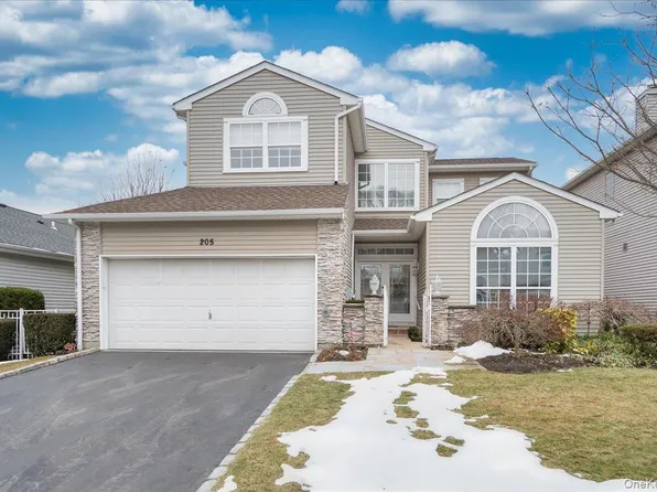 205 Windwatch Drive, Hauppauge, NY 11788