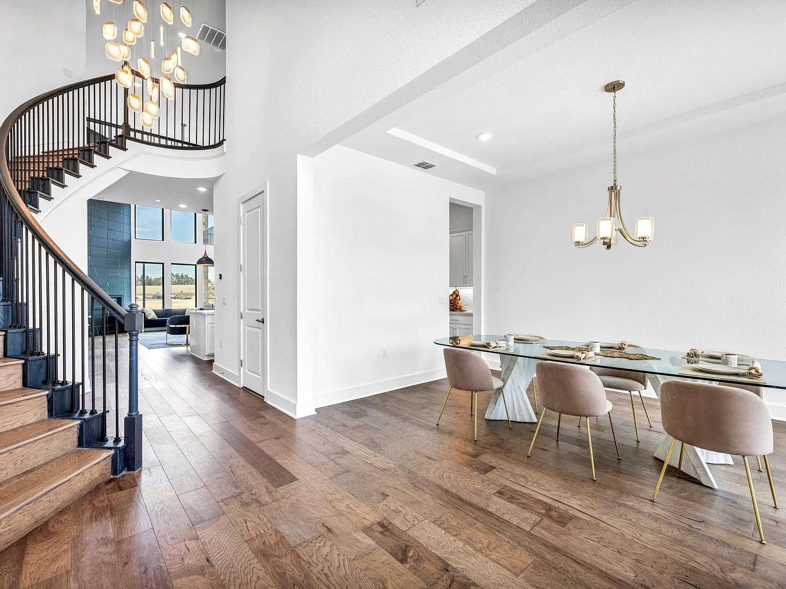 4 bed, 3.5 bath, 3451 sqft, $4,300 — Photo 3