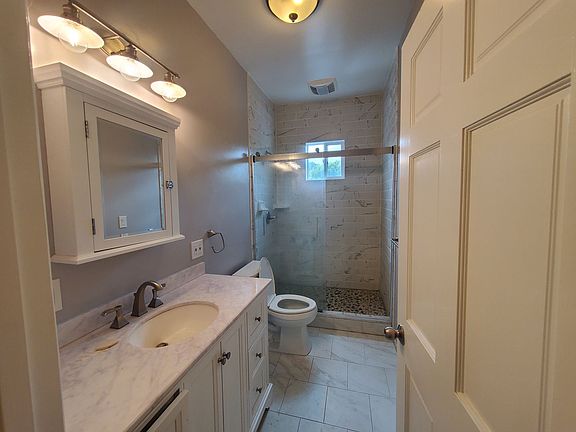 4th image of 2594-2598 Lombard St #B