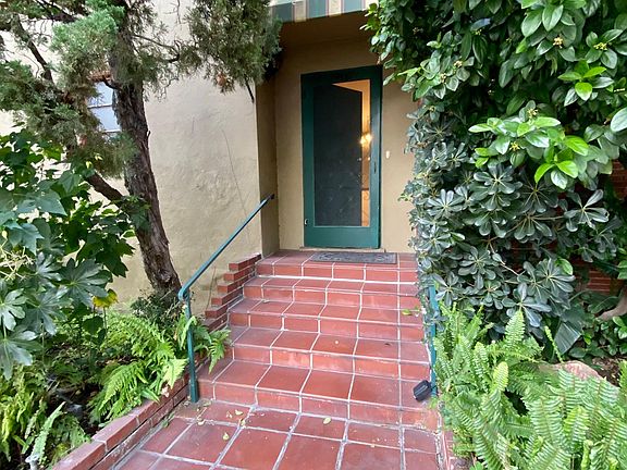 2nd image of 1935 1/2 Palmerston Pl