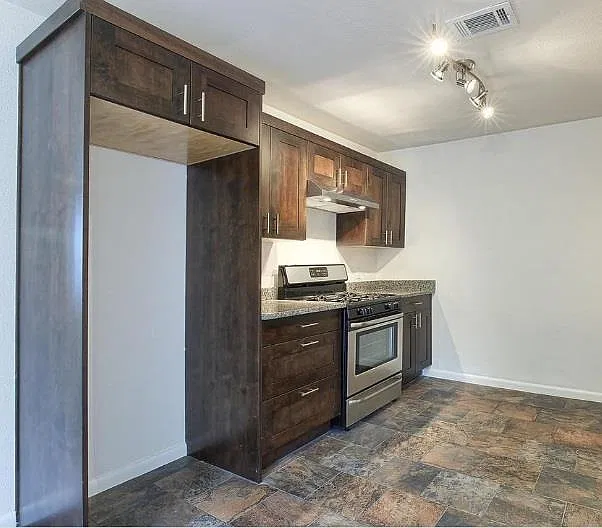 3 bed, 2.0 bath, 1088 sqft, $1,950 — Photo 4