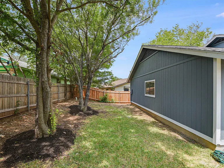 12900 Campos Dr — Photo 19