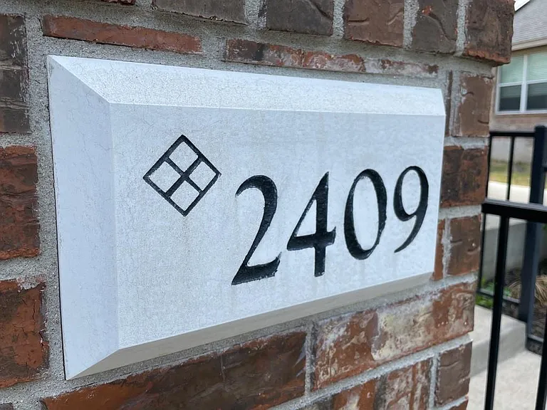 2409 Dovetail St — Photo 44