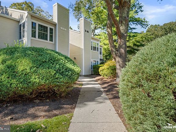 2nd image of 8 Pheasant Meadow Dr