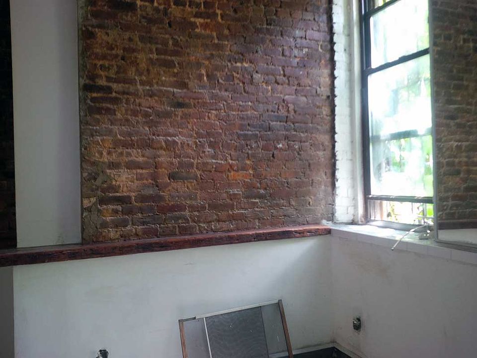 1st image of 239 E 2nd St APT 3
