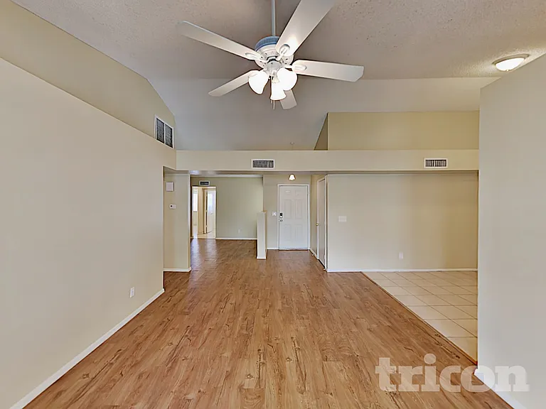 102 W Ivyglen St — Photo 19
