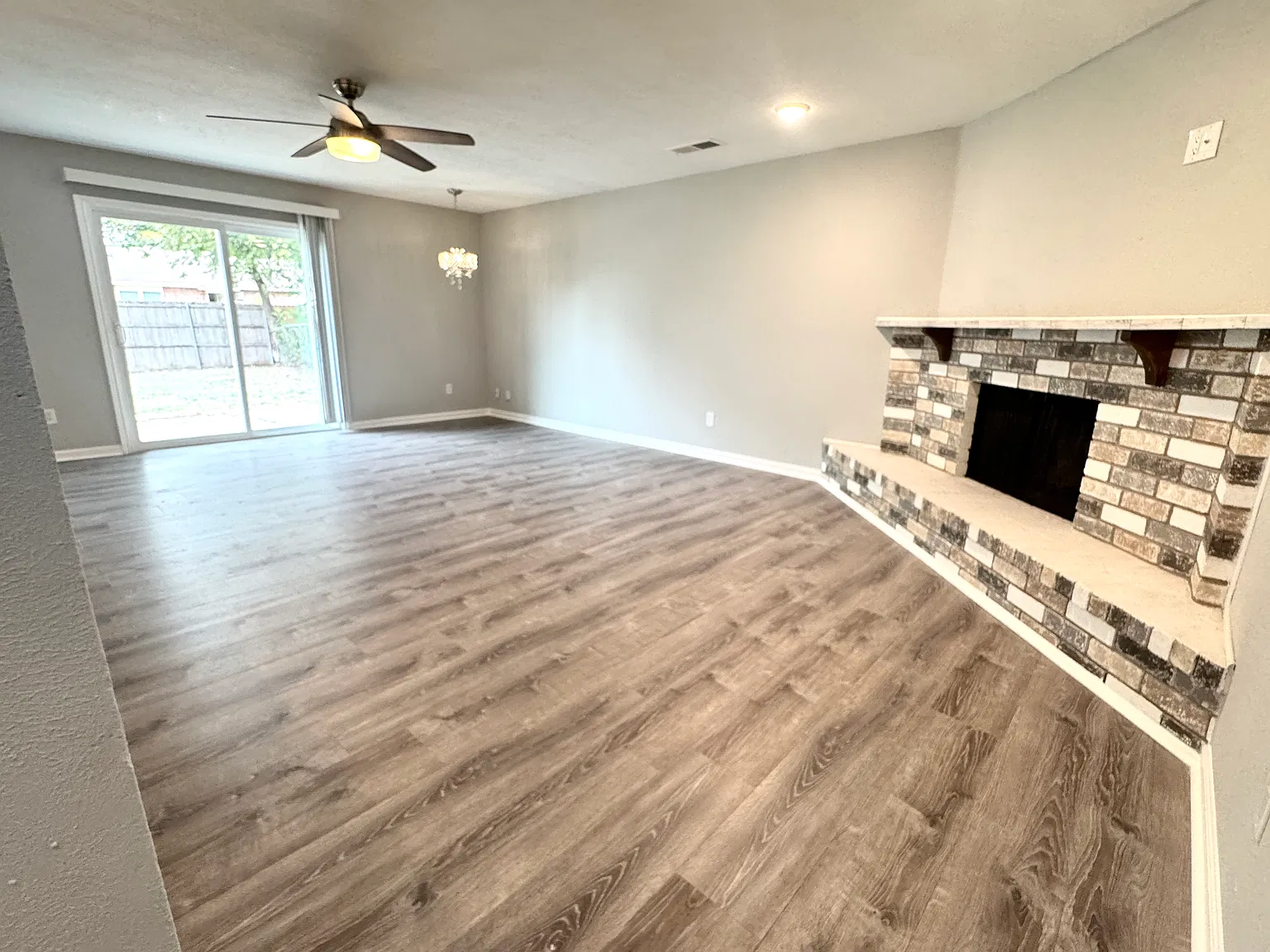 3 bed, 1339 sqft, $2,175 — Photo 2