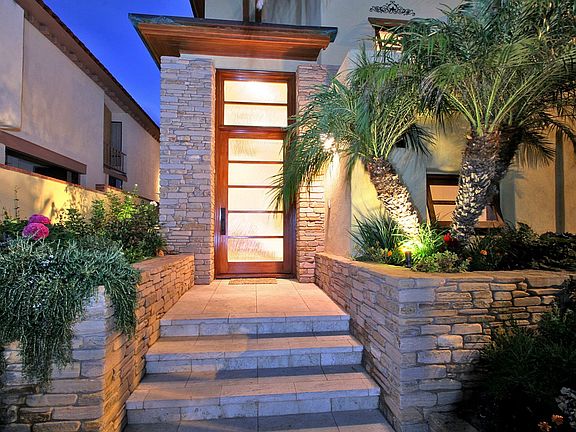 Great Curb appeal!