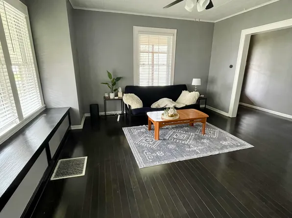 9 Grandview Dr, Collinsville, IL 62234