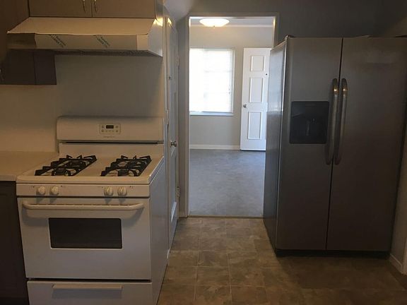 3rd image of 5 Portola Ave