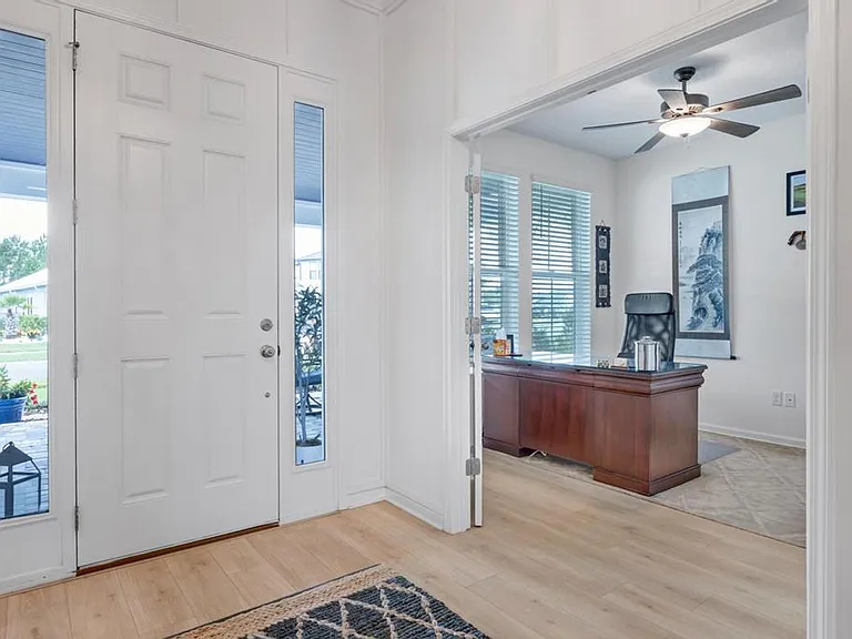 221 Marquesa Cir — Photo 3