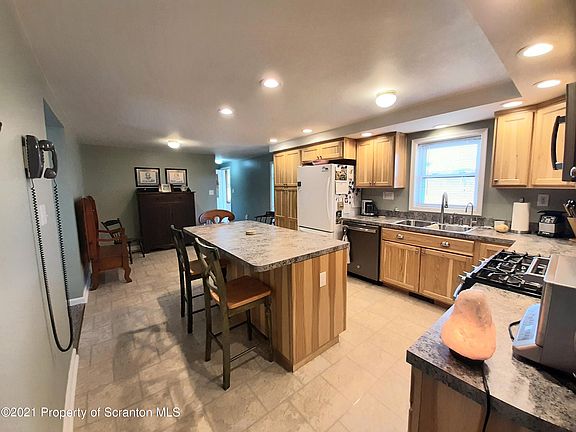 5th image of 516 Evergreen Dr