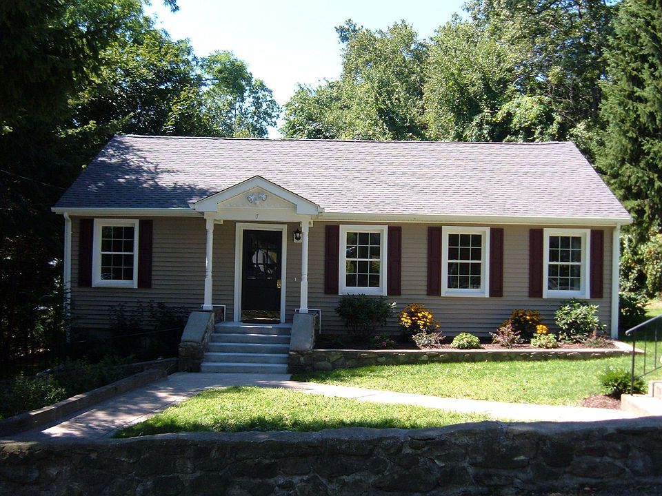 1st image of 7 Veschi Ln N