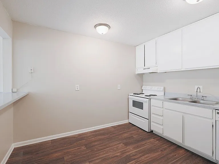 Hampton Hall | Comfort, Convenience, & Community All In One — Photo 52