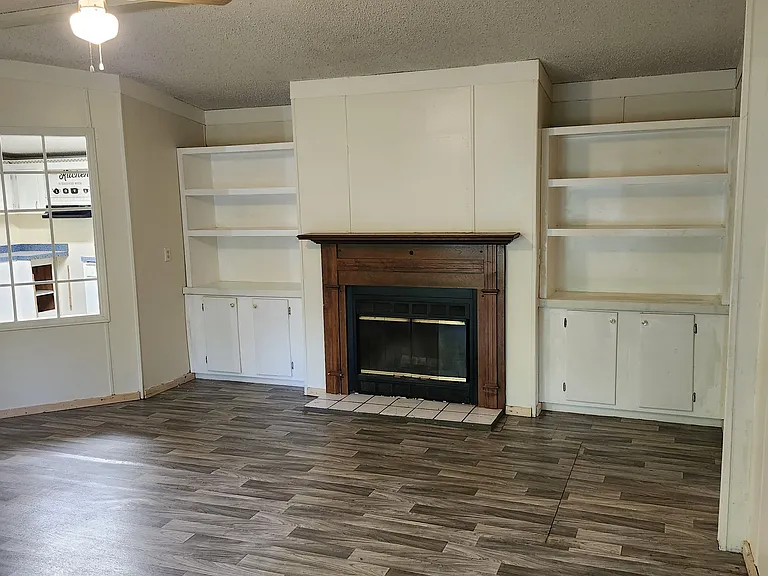 1201 Caboose Ct — Photo 4