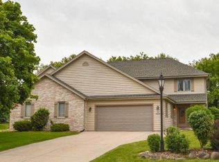 N26W26452 Quail Hollow Rd, Pewaukee, WI 53072