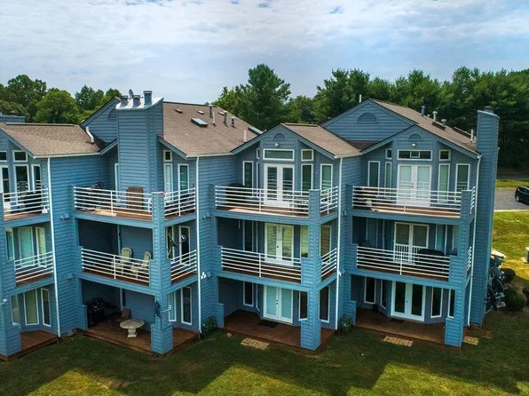 71 Waterside Cir Unit 11-D, Moneta, VA 24121