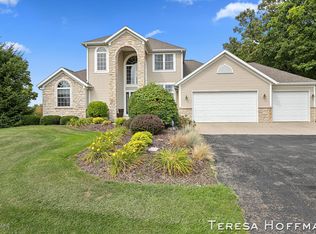 2525 Recluse Dr NE, Cedar Springs, MI 49319