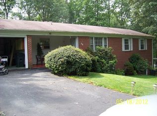 36 Devereux Ln, Asheville, NC 28803