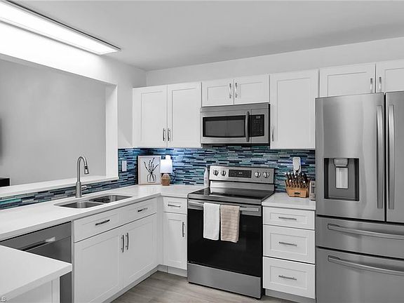 3rd image of 653 Squire CIR #201