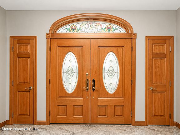 4th image of 20 Spruce Ct