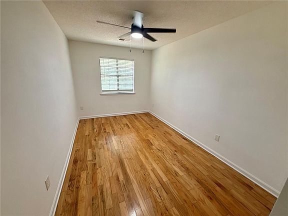 2nd image of 108 Hilltop Cir