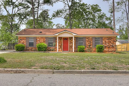 150 Thomas Dr Photo 1