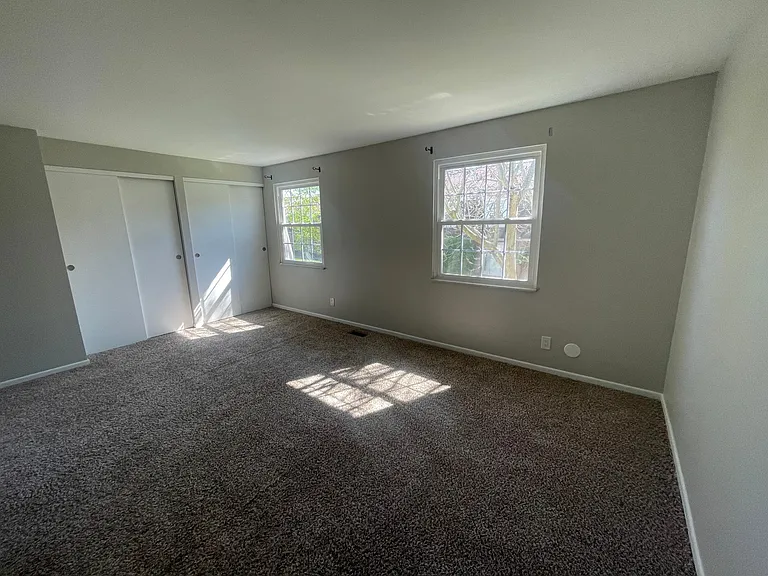 2109 Wellington Ct — Photo 6